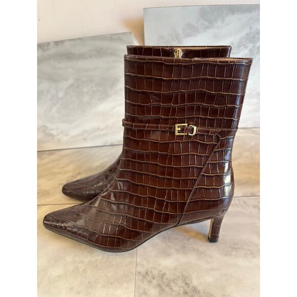 NWOB Ann Taylor Croc embossed Leather Upper Bootie Chain Brown Size 8 Boots - Picture 1 of 5